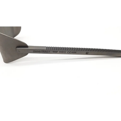 Gray metallic omni tract fixed kelly retractor with textured serrated handle and square serrated shaft 11512