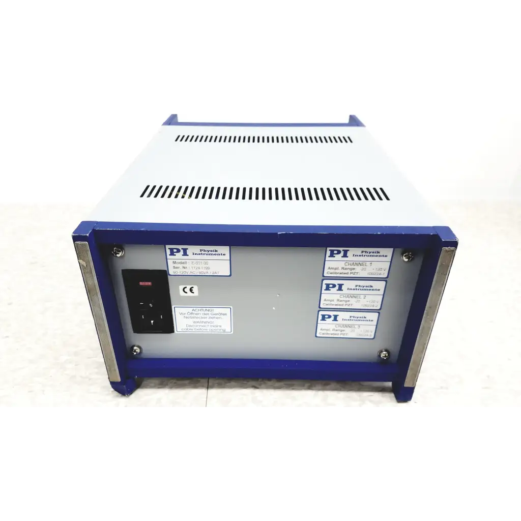 Blue and silver physik instrumente e 501 3 channel servo controller with lvpzt amplifier and multiple channel labels