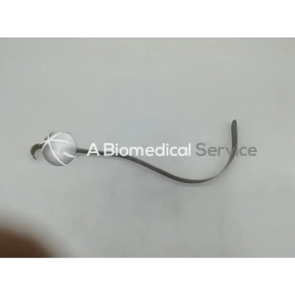 Metallic narrow deaver retractors with a curved slender body and cross-hatched spherical head for precision use