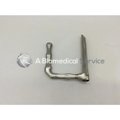 Stainless steel l-shaped surgical retractor with curved handle and straight blade for tracheacsope adult use