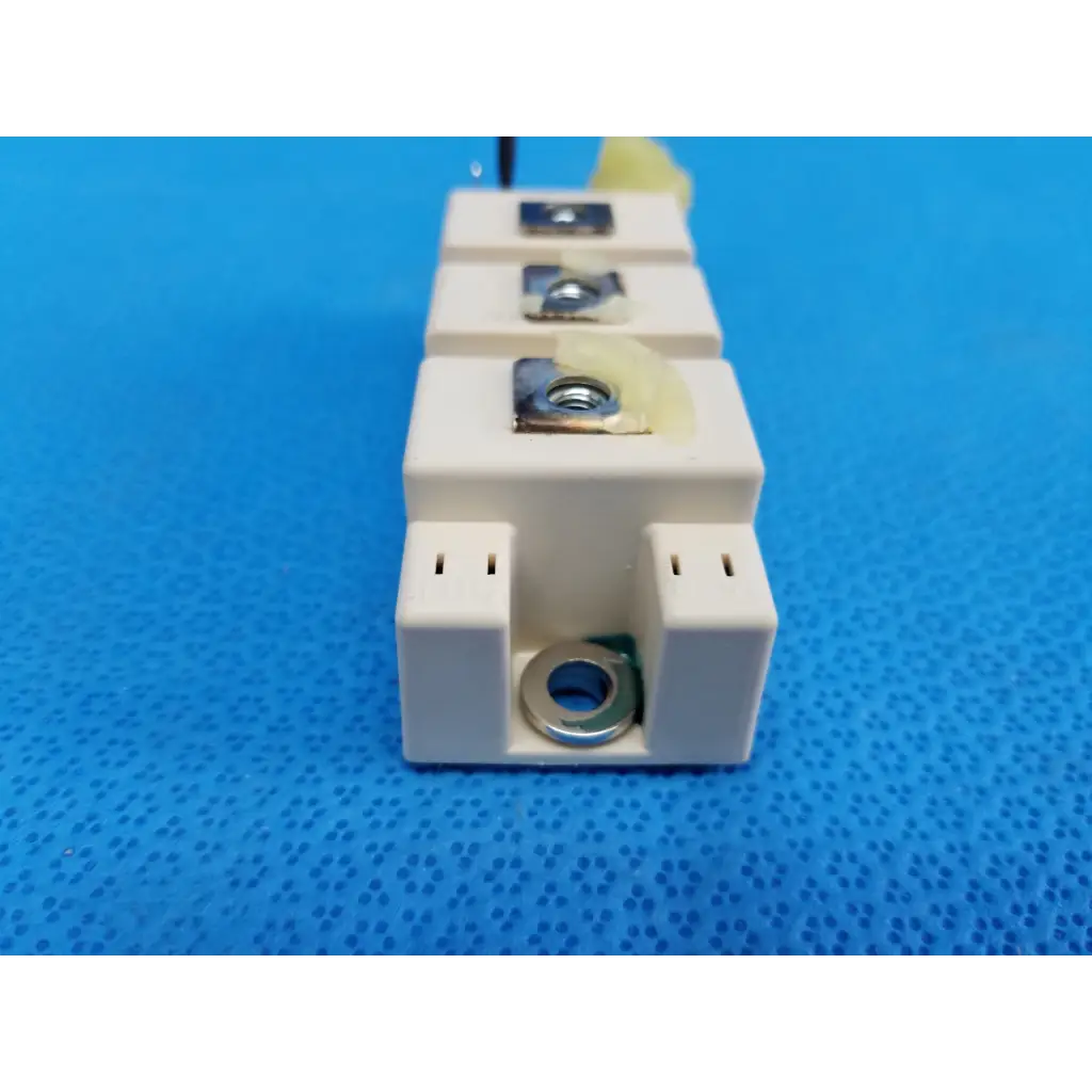 White ceramic igbt power module semikron skm195gb066d with metallic terminals and mounting holes for power module use