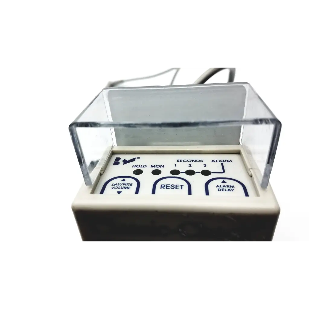 White plastic stanley classic check 72020 alarm clock with clear cover and blue time setting buttons bbhd2-5
