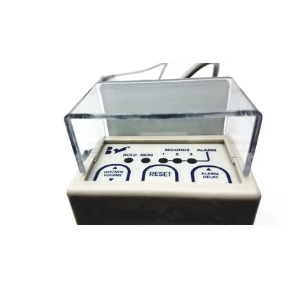 White plastic stanley classic check 72020 alarm clock with clear cover and blue time setting buttons bbhd2-5