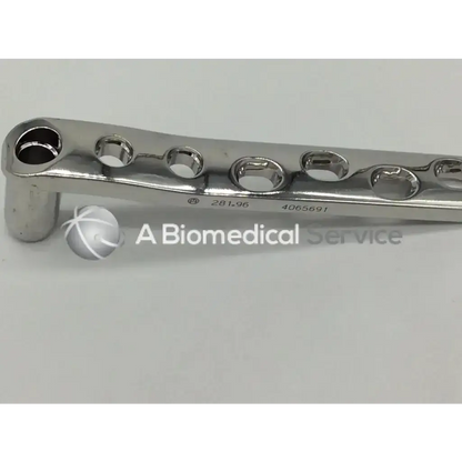 Synthes dhs 281.96 metallic surgical plate with polished silver finish and six evenly spaced holes ad5-173 121322sm