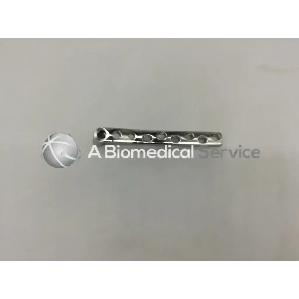 Silver metallic synthes dhs surgical plate with 8 holes ad5-174 121322sm for bone fixation