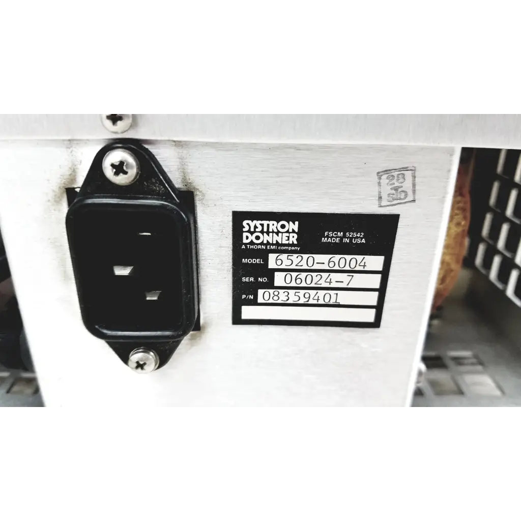 White systron donner microwave repeater test set back with black power inlet model 6520-6004 made in usa