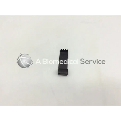 Black plastic clip with serrated edge for mueller nl9702-022 retractor blade surgical tool accessory