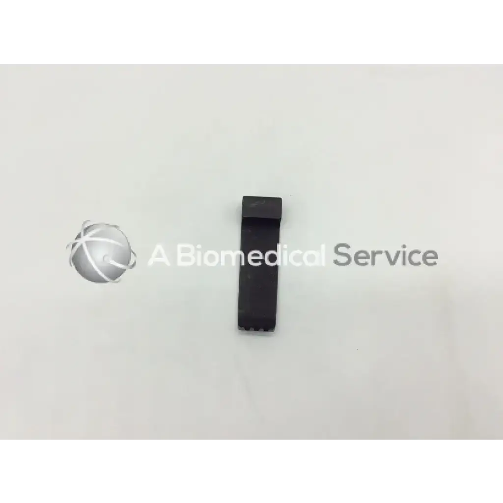 Black rectangular mueller nl9702-023 retractor blade with textured surface and notched edge for surgical use
