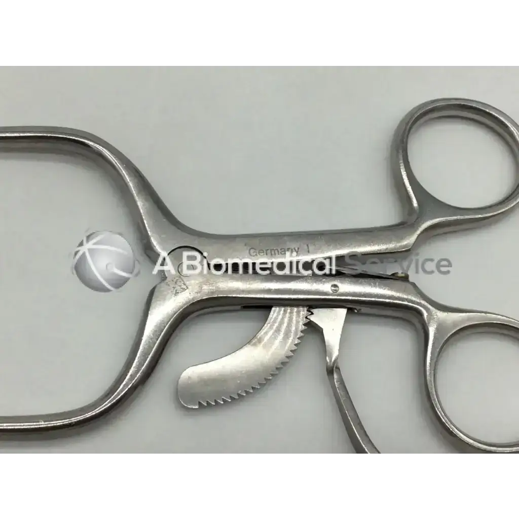 Load image into Gallery viewer, V. Mueller SU 3110 Weitlaner Retractor - Surgical Tool