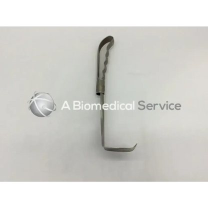 Silver stainless steel mueller su3462 kelly richardson retractor with textured grip handle and curved angled blade