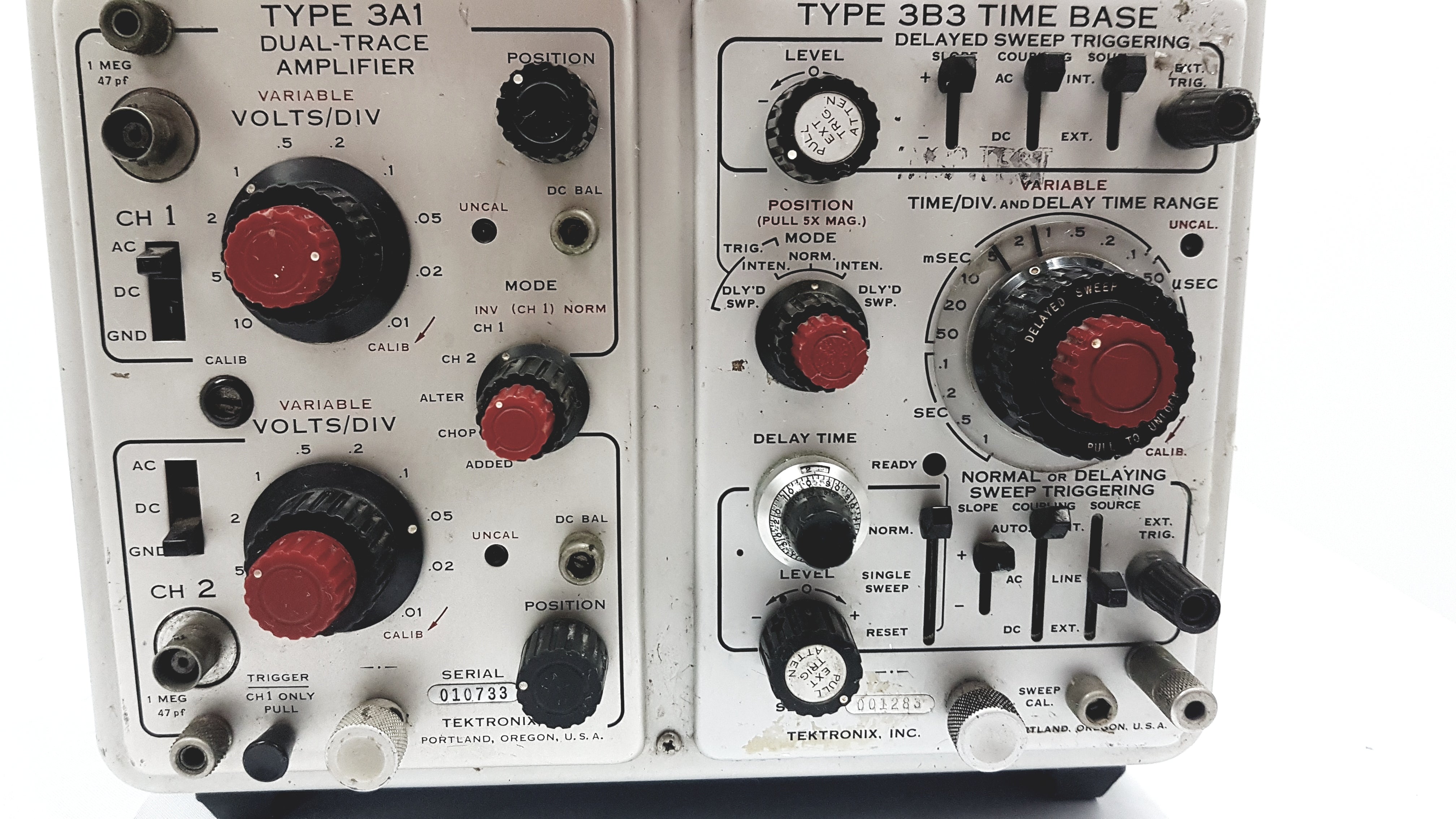 Load image into Gallery viewer, A Biomedical Service Tektronix 564 Storage Oscilloscope 3A1 Dual Trace 3B3 Time Base 350.00