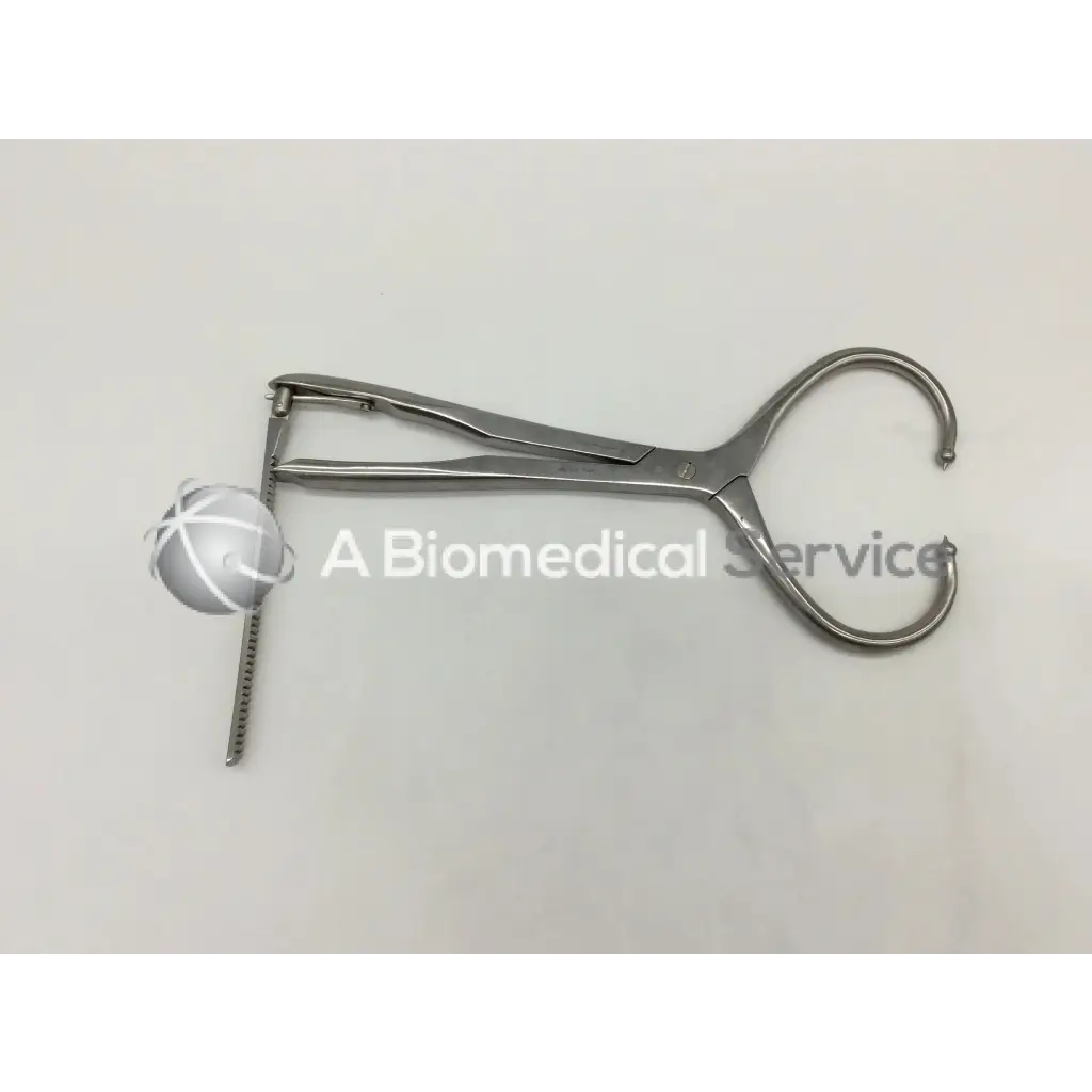 Stainless steel depuy ace 1919 periarticular reduction forceps with curved handles and serrated jaw for precise clamping