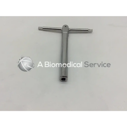 Silver t-wrench for bone screw ad5-147 with polished metallic finish and two perpendicular shafts for screw ad5-147 121322sm
