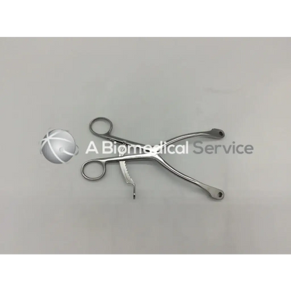 Stainless steel kolbel retractor ring handle with curved serrated cutting edge for precise surgical clamping