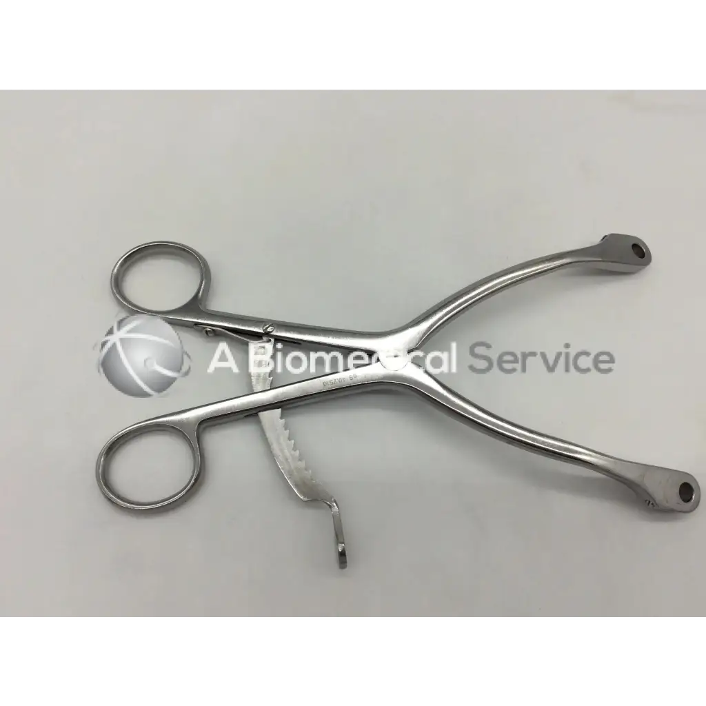 Stainless steel kolbel retractor ring handle with circular grips and serrated jaws for precise surgical clamping