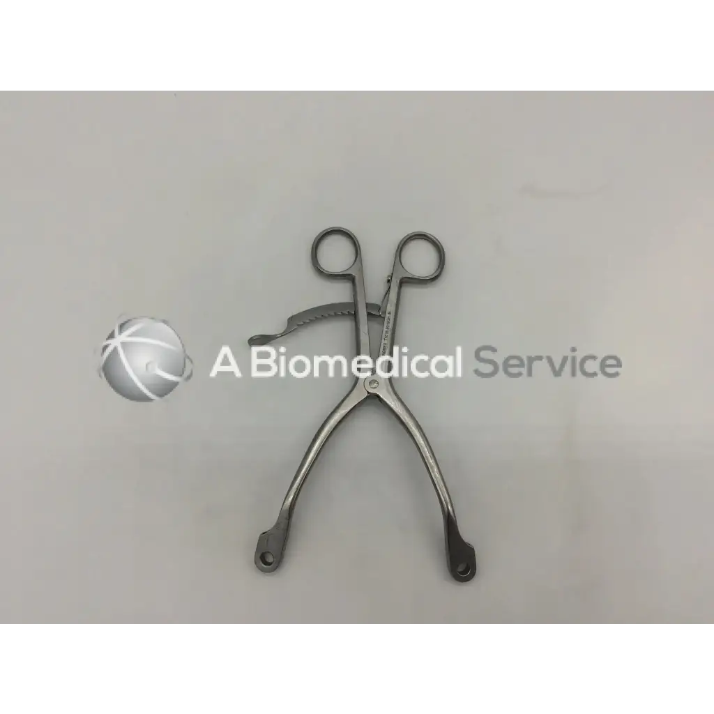 Innomed t1015 kolbel stainless steel surgical clamp with curved handles and serrated jaw for precise grip