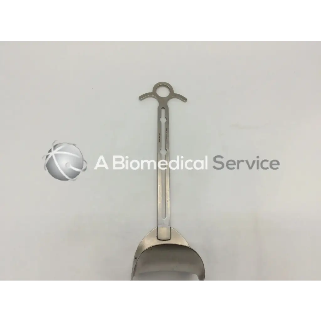 Stainless steel surgical scoop with t-shaped handle and curved bowl for balfour center blade use