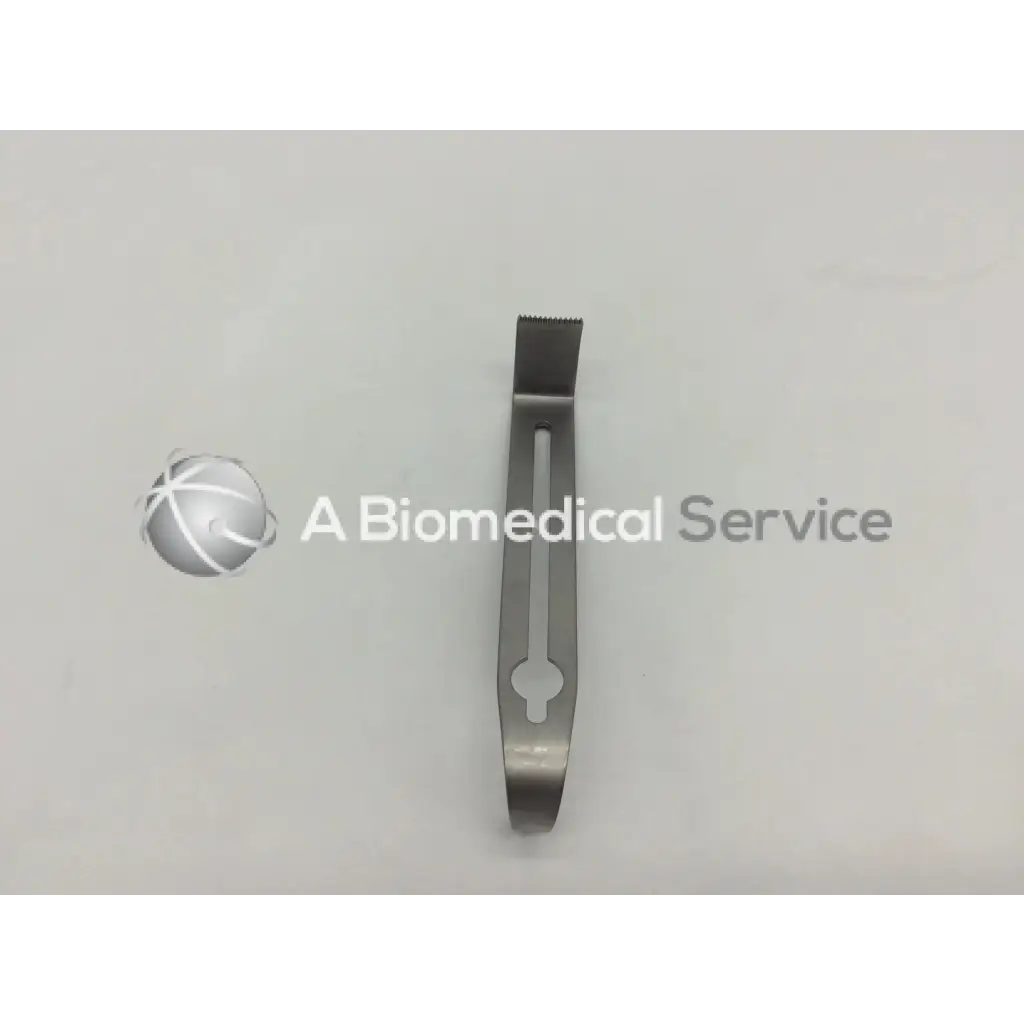 Silver surgical center retractor blade with serrated edge and keyhole cutout for precise tissue exposure by Jarit 205-542