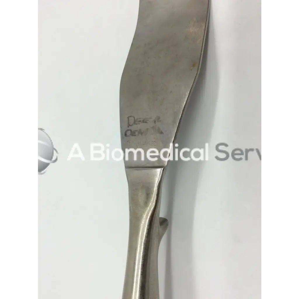 Metallic willauer-deaver retractors 34-1722 with flat curved blade and ergonomic handle for surgical use