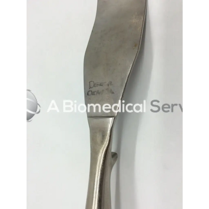 Metallic willauer-deaver retractors 34-1722 with flat curved blade and ergonomic handle for surgical use