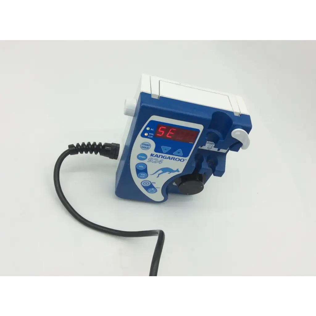 Blue and white tyco healthcare kangaroo 924 enteral feeding pump with digital display showing 5e in red